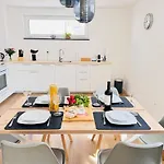 Modern-neu-nespresso-balkon-parkplatz