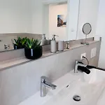 Modern-neu-nespresso-balkon-parkplatz Apartamento