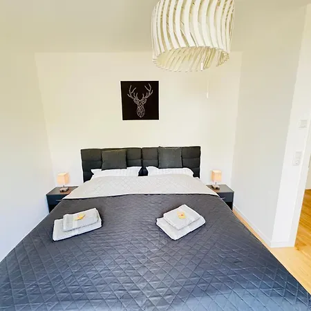 Modern-neu-nespresso-balkon-parkplatz * Augsburg