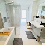 Modern-neu-nespresso-balkon-parkplatz