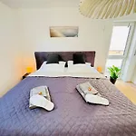 Modern-neu-nespresso-balkon-parkplatz Apartment Augsburg