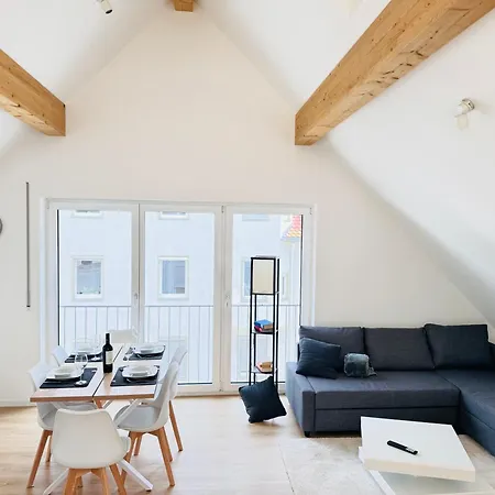 Modern-neu-nespresso-balkon-parkplatz Apartment