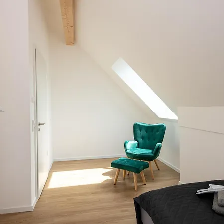 Modern-neu-nespresso-balkon-parkplatz Apartment *