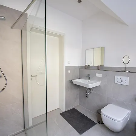 Modern-neu-nespresso-balkon-parkplatz