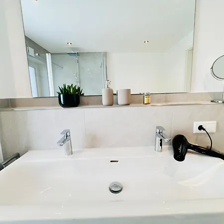 Modern-neu-nespresso-balkon-parkplatz Apartment Augsburg