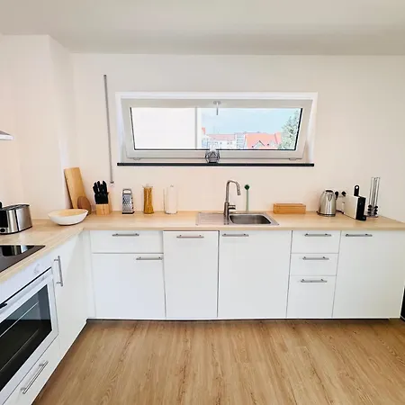 Apartment Modern-neu-nespresso-balkon-parkplatz *