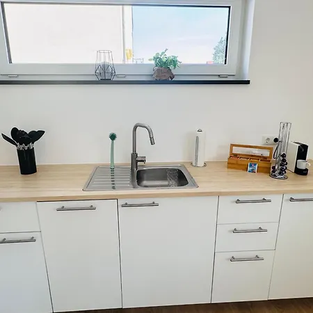 Modern-neu-nespresso-balkon-parkplatz * Augsburg