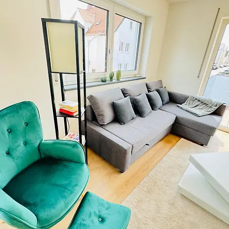 Apartment Modern-neu-nespresso-balkon-parkplatz