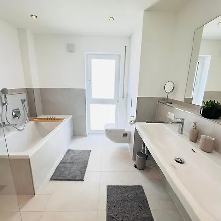 Modern-neu-nespresso-balkon-parkplatz