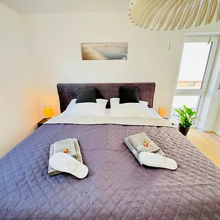 Modern-neu-nespresso-balkon-parkplatz Apartment Augsburg