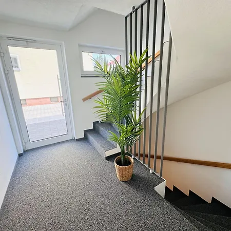 Modern-neu-nespresso-balkon-parkplatz * Augsburg