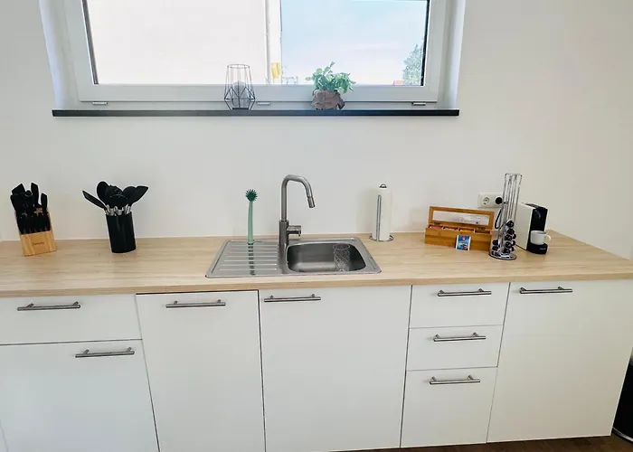 Modern-neu-nespresso-balkon-parkplatz * Augsburg